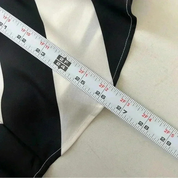 Ricki’s Blouse Sleeveless Peplum Halter  Neck Flowy Chevron Black White Size 0 - Picture 12 of 16
